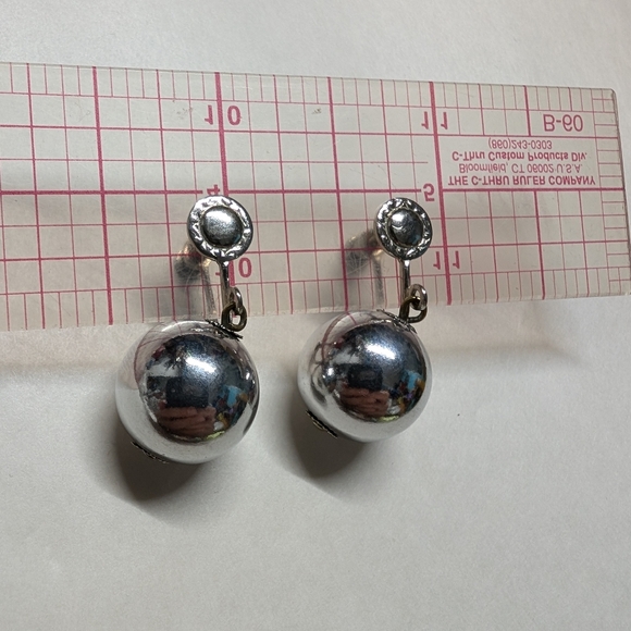Vintage silver ball earrings screw on - Picture 5 of 7